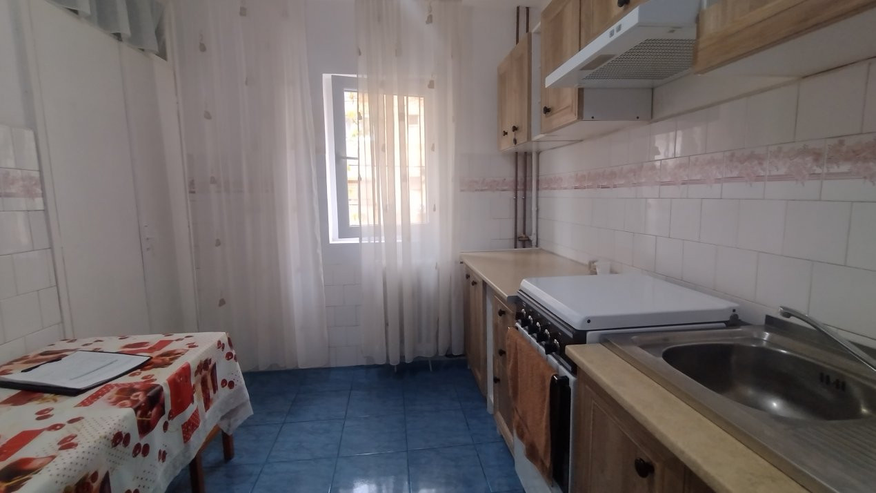 Apartament 3 camere 68 mp, zona Lipovei - Garaj  4, foxfort.ro