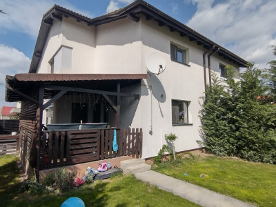 Duplex 4 camere, Sacalaz, zona Central -Toate utilitatile