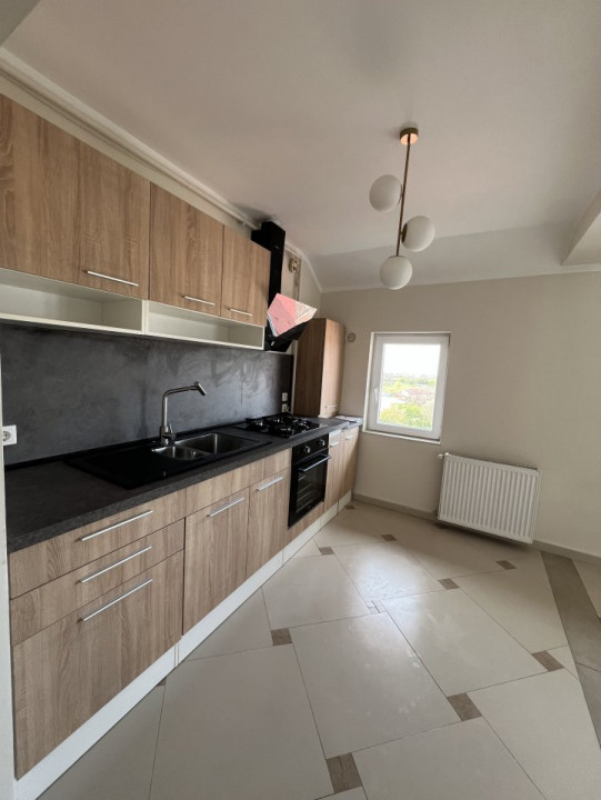 Apartament cu 3 camere, de vanzare, zona Dambovita 5, foxfort.ro