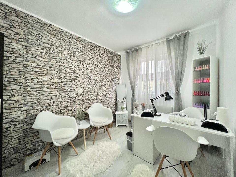 Apartament cu 3 camere, etaj 4 de vanzare, zona Spitalul Judetean 8, foxfort.ro