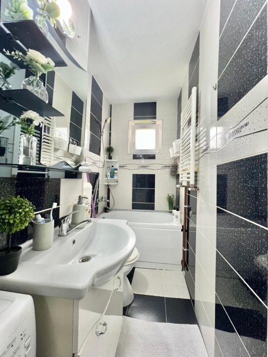 Apartament cu 3 camere, etaj 4 de vanzare, zona Spitalul Judetean 10, foxfort.ro