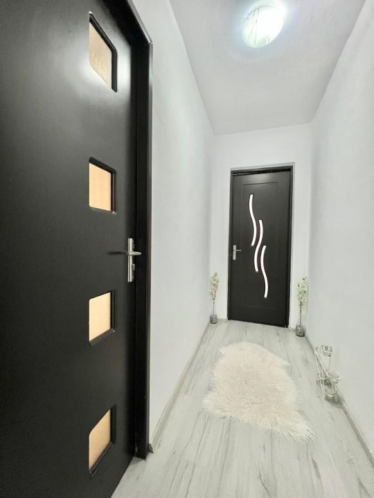 Apartament cu 3 camere, etaj 4 de vanzare, zona Spitalul Judetean 11, foxfort.ro