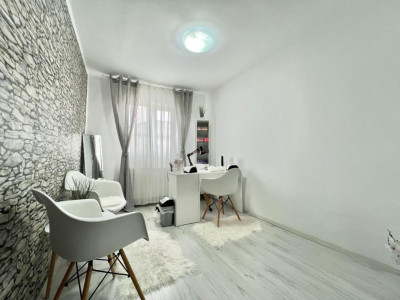 Apartament cu 3 camere, etaj 4 de vanzare, zona Spitalul Judetean imagine mica 7, foxfort.ro
