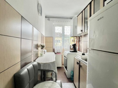 Apartament cu 3 camere, etaj 4 de vanzare, zona Spitalul Judetean imagine mica 9, foxfort.ro