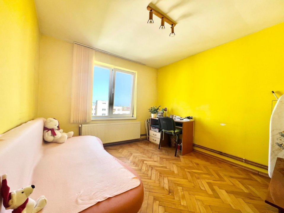 Apartament 4 camere de vanzare, zona Olimpia Stadion 4, foxfort.ro