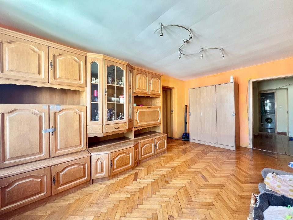 Apartament 4 camere de vanzare, zona Olimpia Stadion 7, foxfort.ro