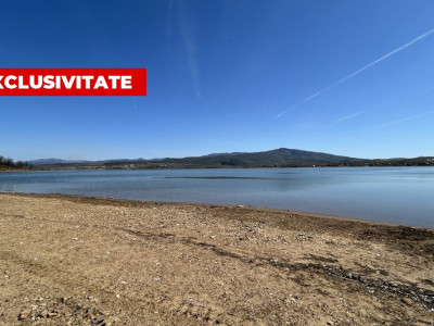 Teren de vanzare 6000 mp cu iesire la Lac Surduc