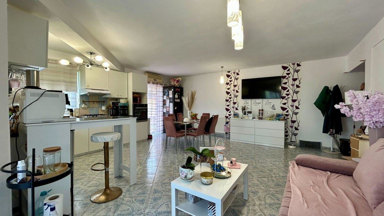 COMISION 0% Apartament cu 3 camere, etajul 1 - Ghiroda 4, foxfort.ro