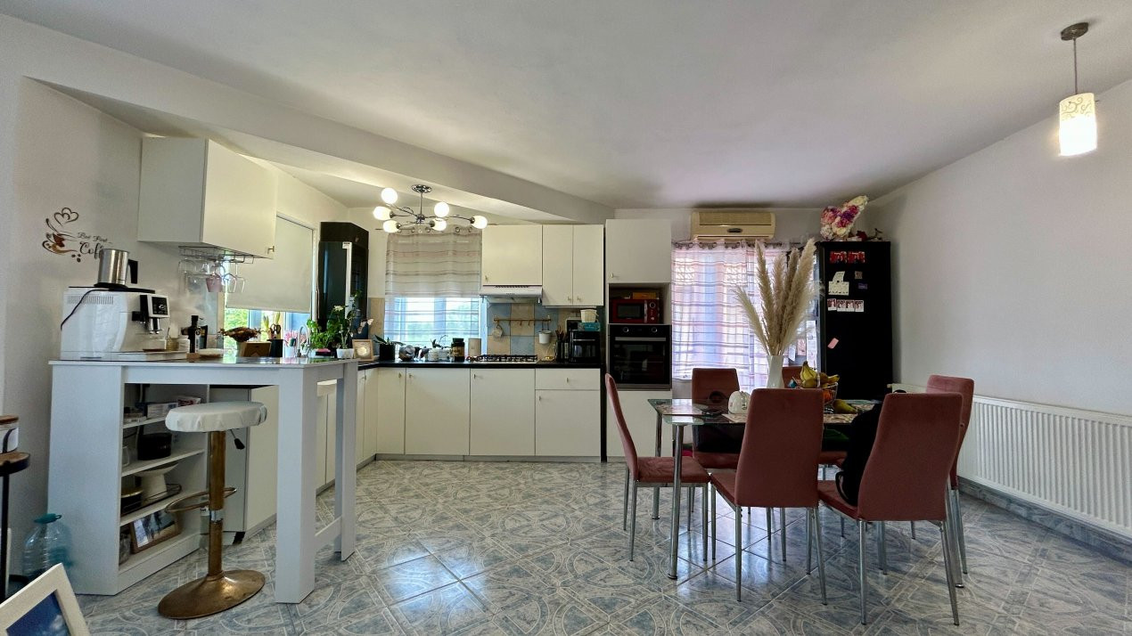 COMISION 0% Apartament cu 3 camere, etajul 1 - Ghiroda 5, foxfort.ro