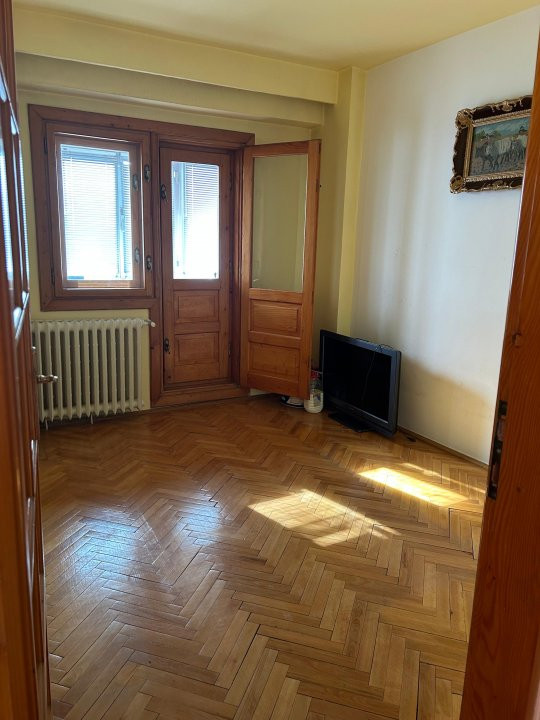 Apartament cu 3 camere, decomandat - Aradului 4, foxfort.ro