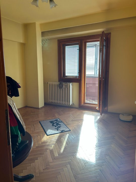 Apartament cu 3 camere, decomandat - Aradului 14, foxfort.ro