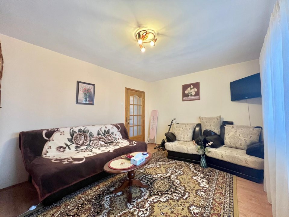 Apartament cu o camera, etaj 4 de vanzare, zona Soarelui 1, foxfort.ro