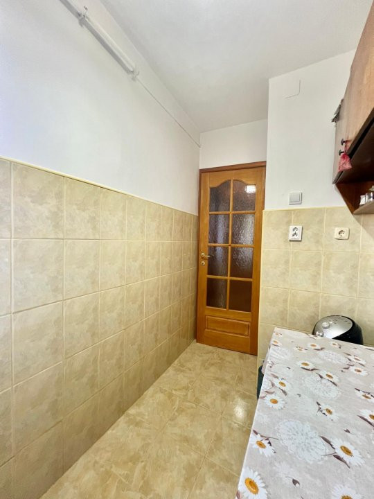 Apartament cu o camera, etaj 4 de vanzare, zona Soarelui 5, foxfort.ro
