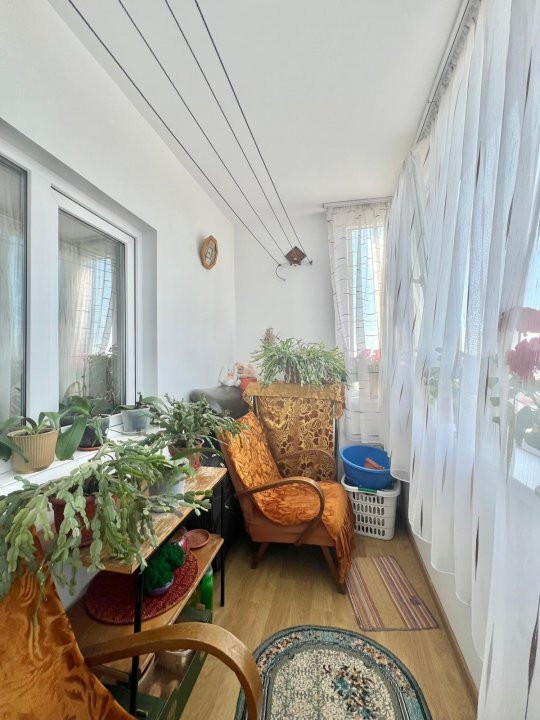 Apartament cu o camera, etaj 4 de vanzare, zona Soarelui 9, foxfort.ro