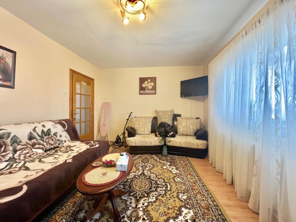Apartament cu o camera, etaj 4 de vanzare, zona Soarelui 12, foxfort.ro
