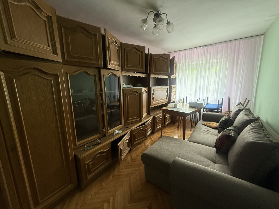Apartament cu 3 camere decomandat de inchiriat, Zona Lipovei 3, foxfort.ro