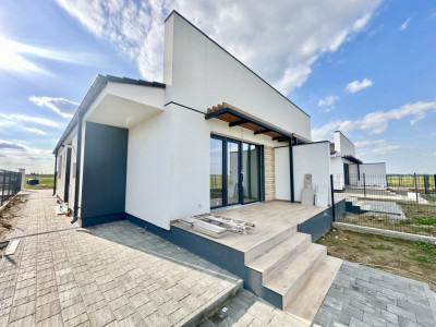Duplex cu 3 camere si panouri fotovoltaice, zona Mosnita Noua