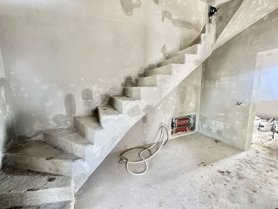 Duplex cu 5 camere si 380 mp teren cu panouri fotovoltaice - Mosnita Noua 13, foxfort.ro