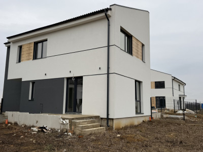 Duplex cu 5 camere si 380 mp teren cu panouri fotovoltaice - Mosnita Noua imagine mica 21, foxfort.ro