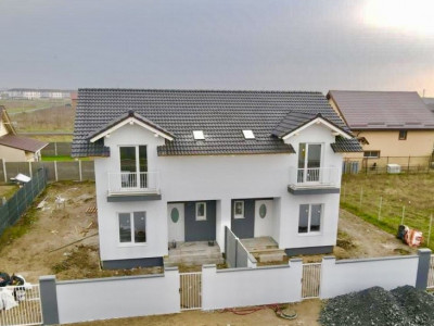 Duplex Mosnita, 4 camere, 2 bai - Toate utilitatile