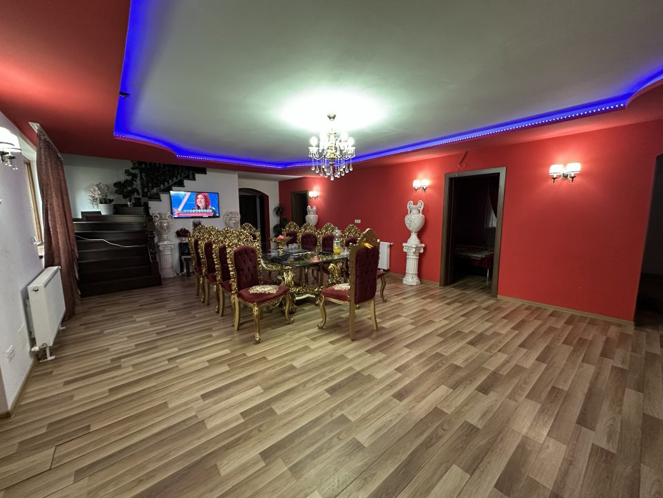 Casa individuala cu 12 camere, 400 mp utili - Bucovat 1, foxfort.ro