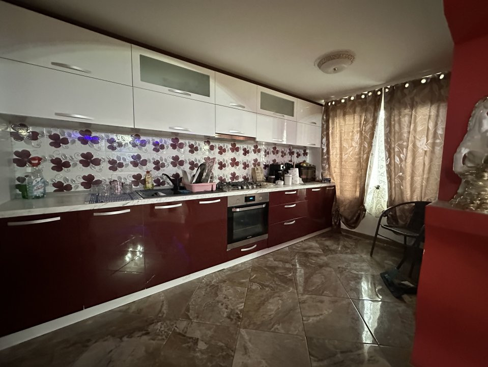 Casa individuala cu 12 camere, 400 mp utili - Bucovat 4, foxfort.ro