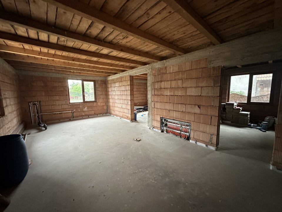 Casa individuala cu 12 camere, 400 mp utili - Bucovat 20, foxfort.ro