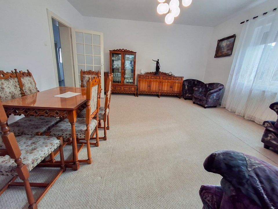 Apartament 3 camere decomandat de inchiriat la casa, zona Crisan 2, foxfort.ro