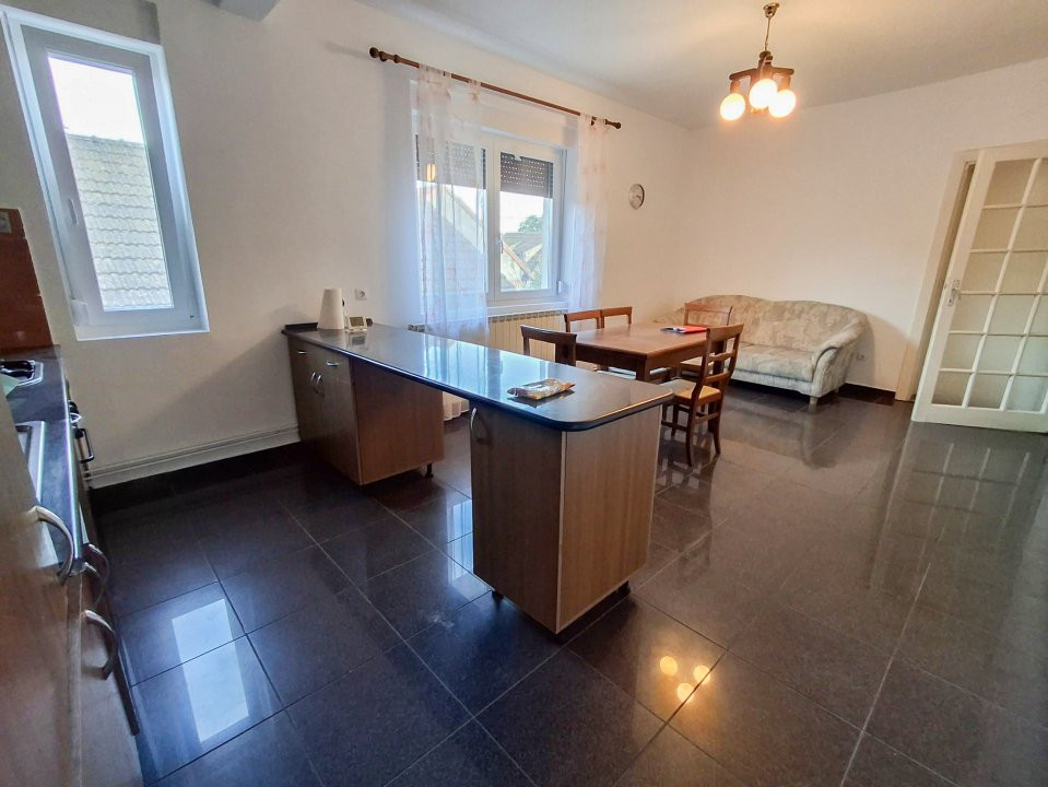 Apartament 3 camere decomandat de inchiriat la casa, zona Crisan 9, foxfort.ro