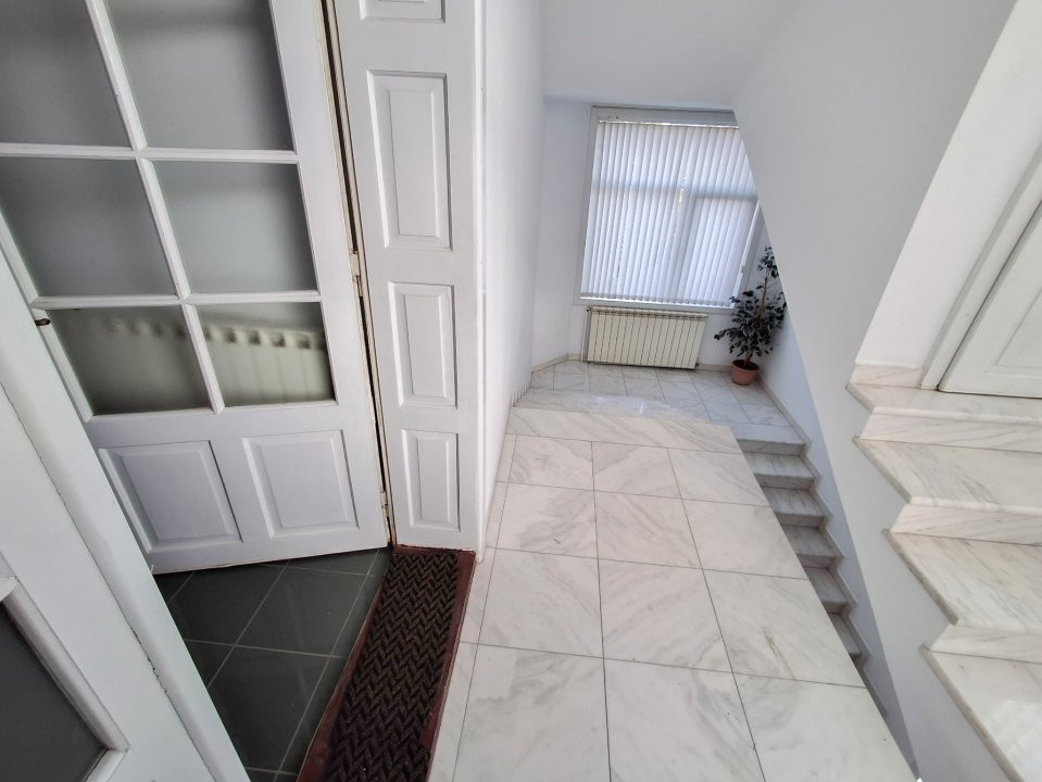 Apartament 3 camere decomandat de inchiriat la casa, zona Crisan 14, foxfort.ro