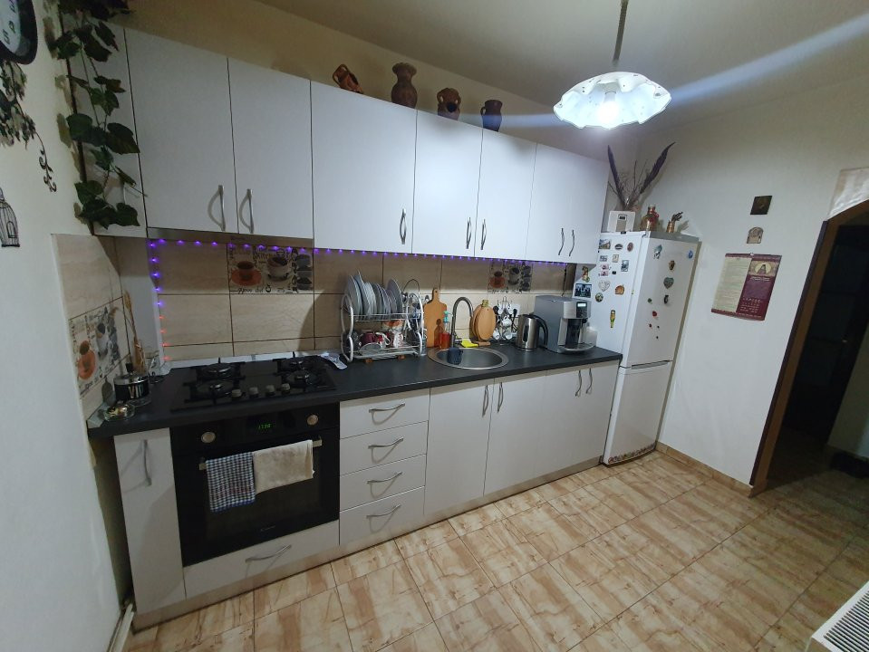 Apartament cu 2 camere decomandat, cladire istorica - Sinaia 10, foxfort.ro