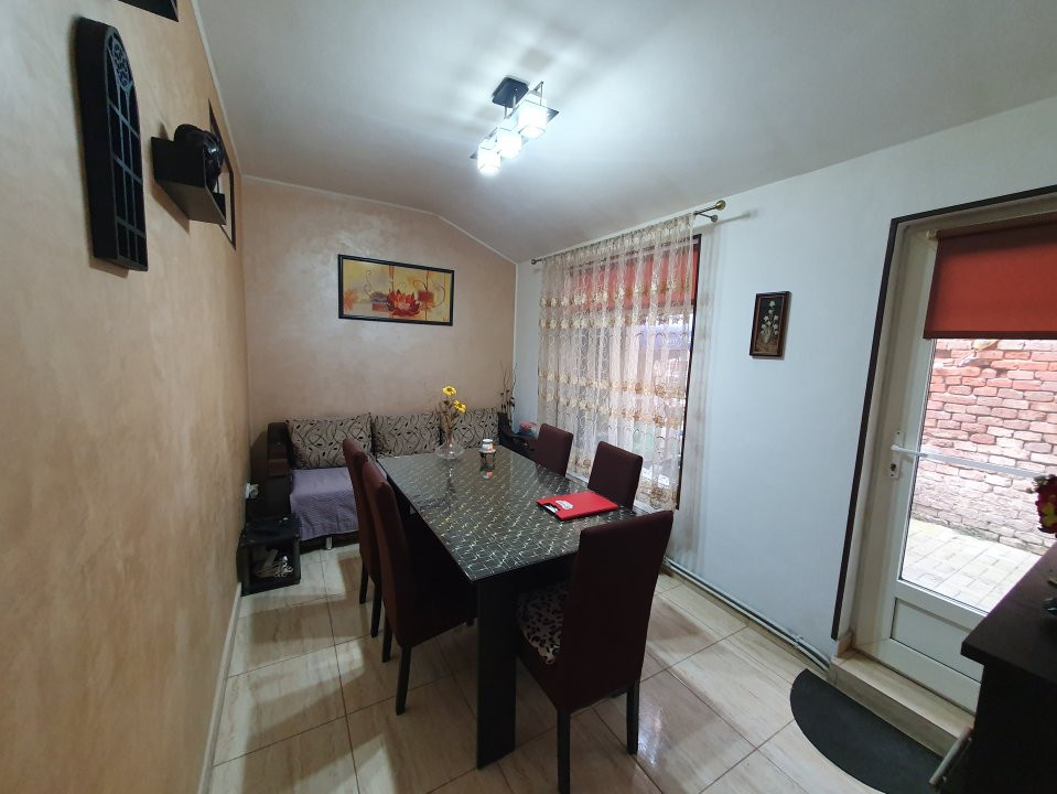 Apartament cu 2 camere decomandat, cladire istorica - Sinaia 11, foxfort.ro