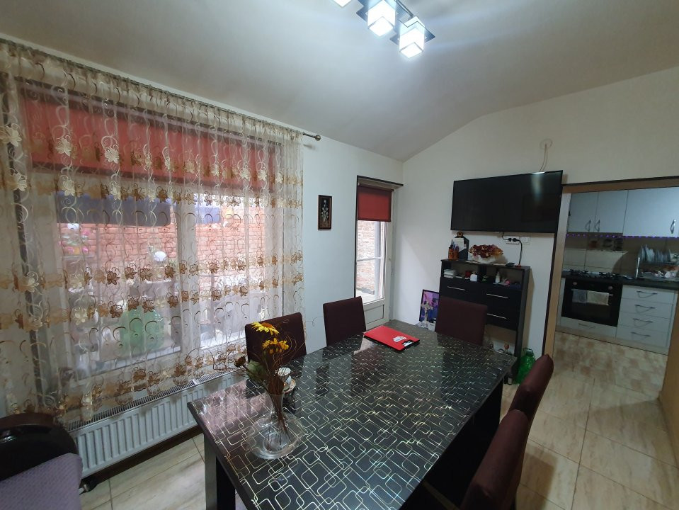 Apartament cu 2 camere decomandat, cladire istorica - Sinaia 14, foxfort.ro