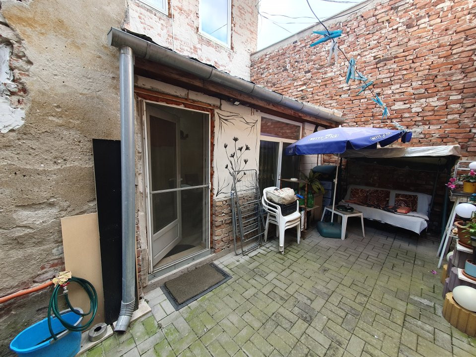 Apartament cu 2 camere decomandat, cladire istorica - Sinaia 15, foxfort.ro