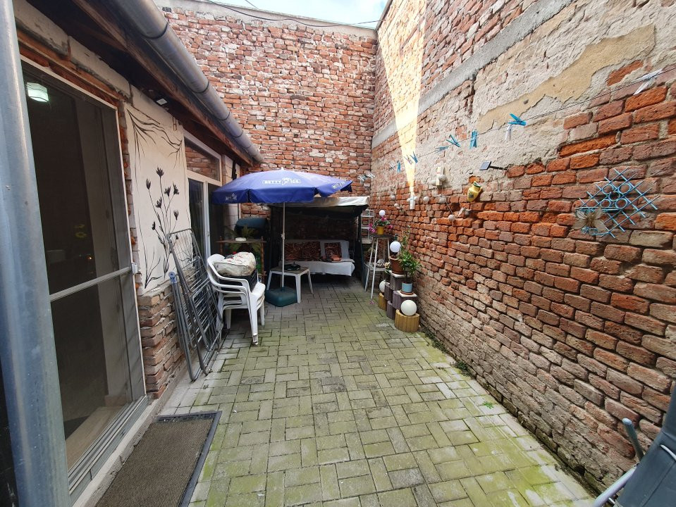 Apartament cu 2 camere decomandat, cladire istorica - Sinaia 16, foxfort.ro