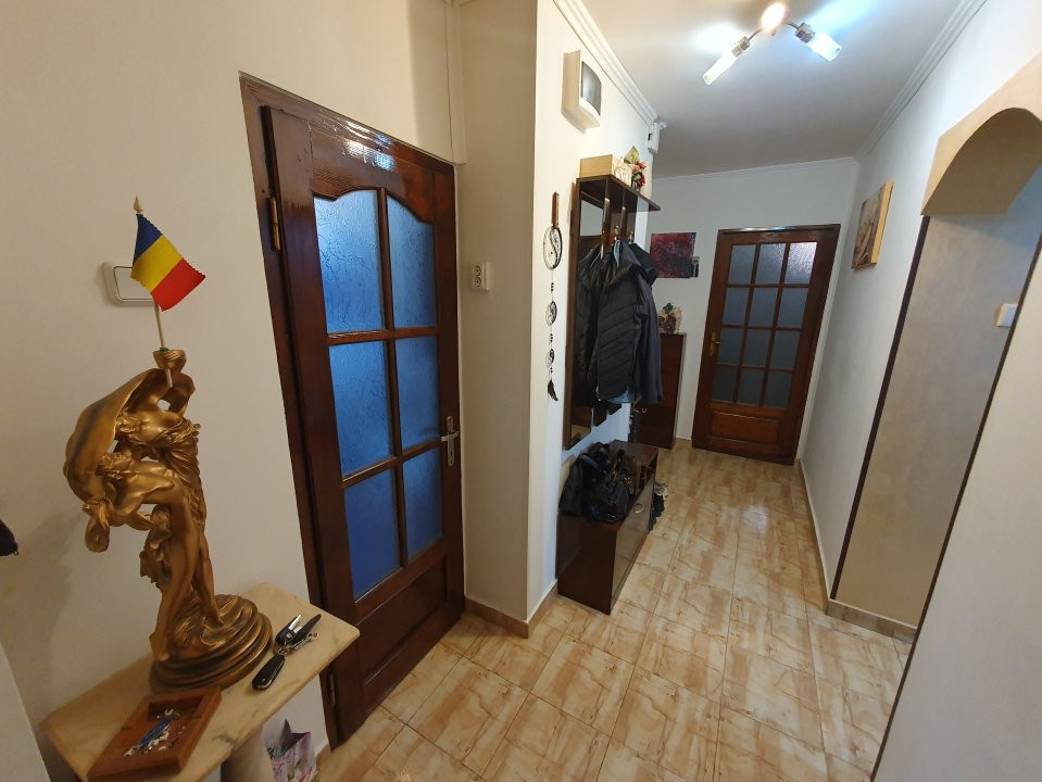 Apartament cu 2 camere decomandat, cladire istorica - Sinaia 21, foxfort.ro