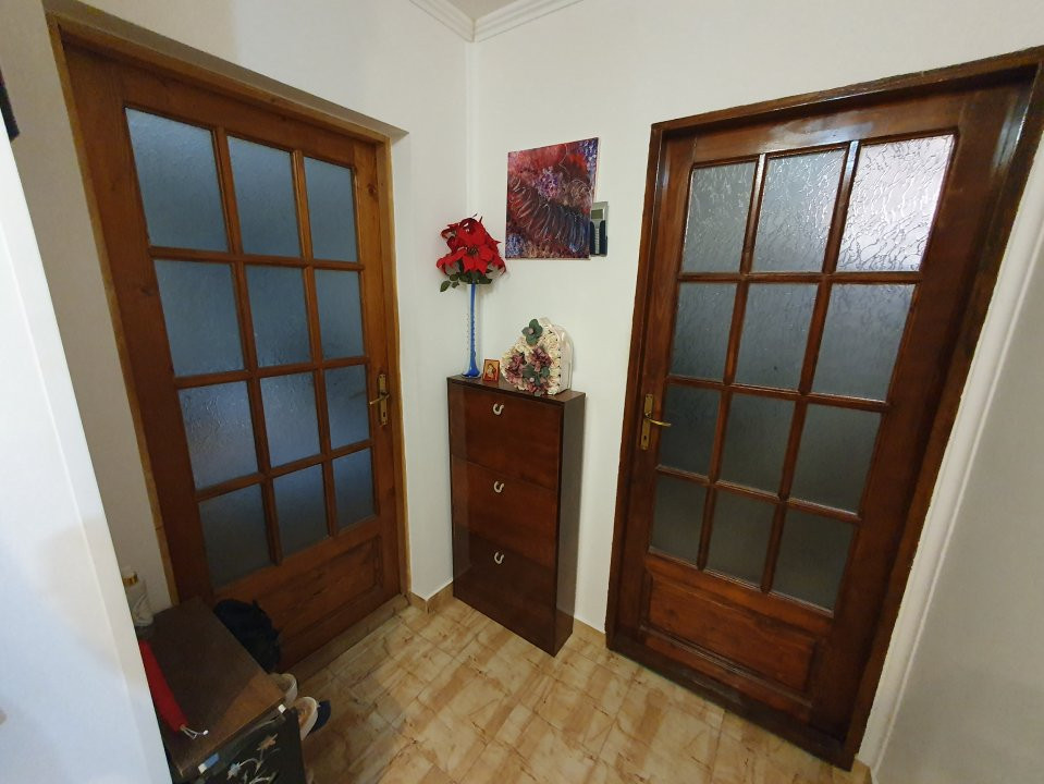 Apartament cu 2 camere decomandat, cladire istorica - Sinaia 22, foxfort.ro