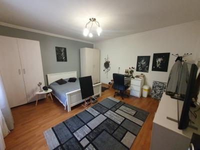 Apartament cu 2 camere decomandat, cladire istorica - Sinaia
