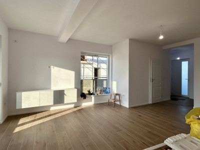 Duplex cu 4 camere si teren de 375 mp - zona Sanandrei