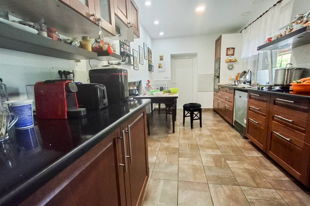 Casa individuala cu 8 camere si teren de 832 mp de vanzare, zona Girocului 8, foxfort.ro