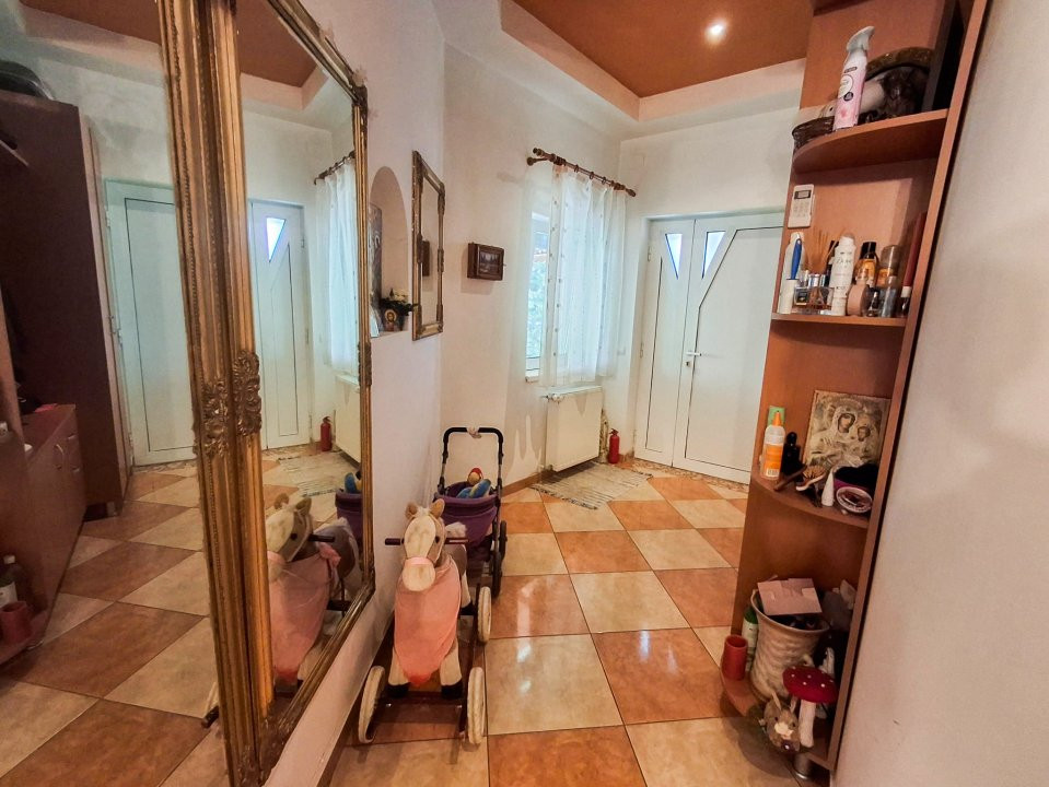 Casa individuala cu 8 camere si teren de 832 mp de vanzare, zona Girocului 2, foxfort.ro