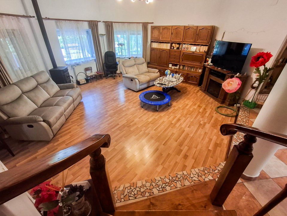 Casa individuala cu 8 camere si teren de 832 mp de vanzare, zona Girocului 4, foxfort.ro