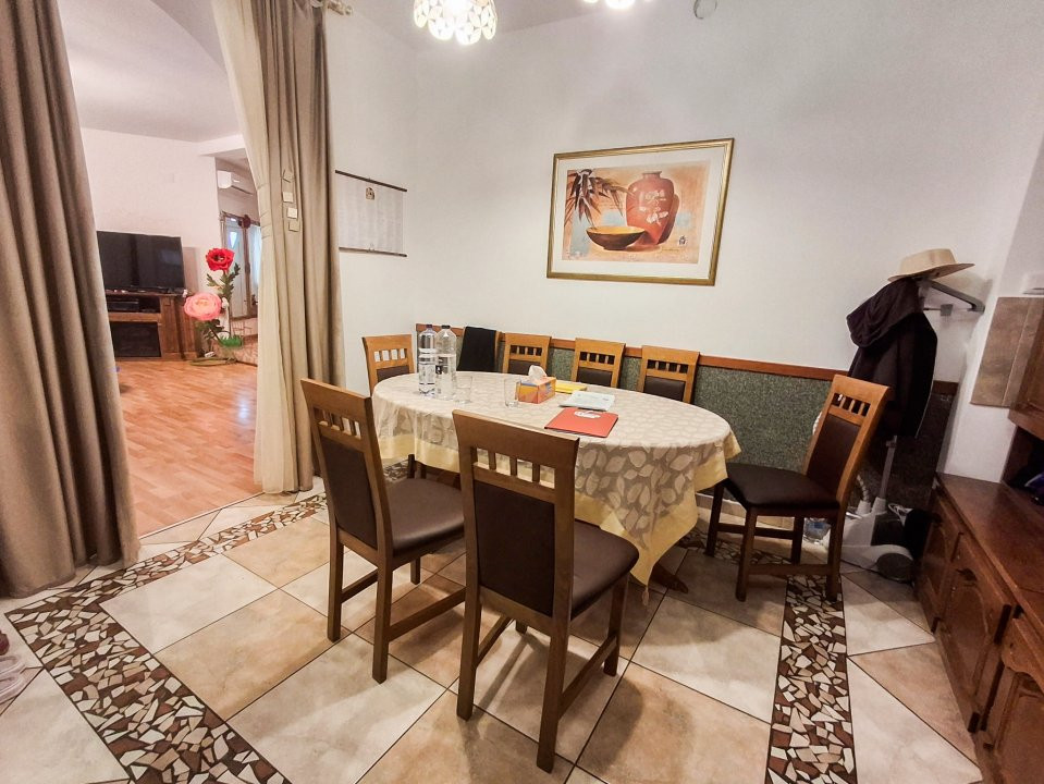 Casa individuala cu 8 camere si teren de 832 mp de vanzare, zona Girocului 11, foxfort.ro
