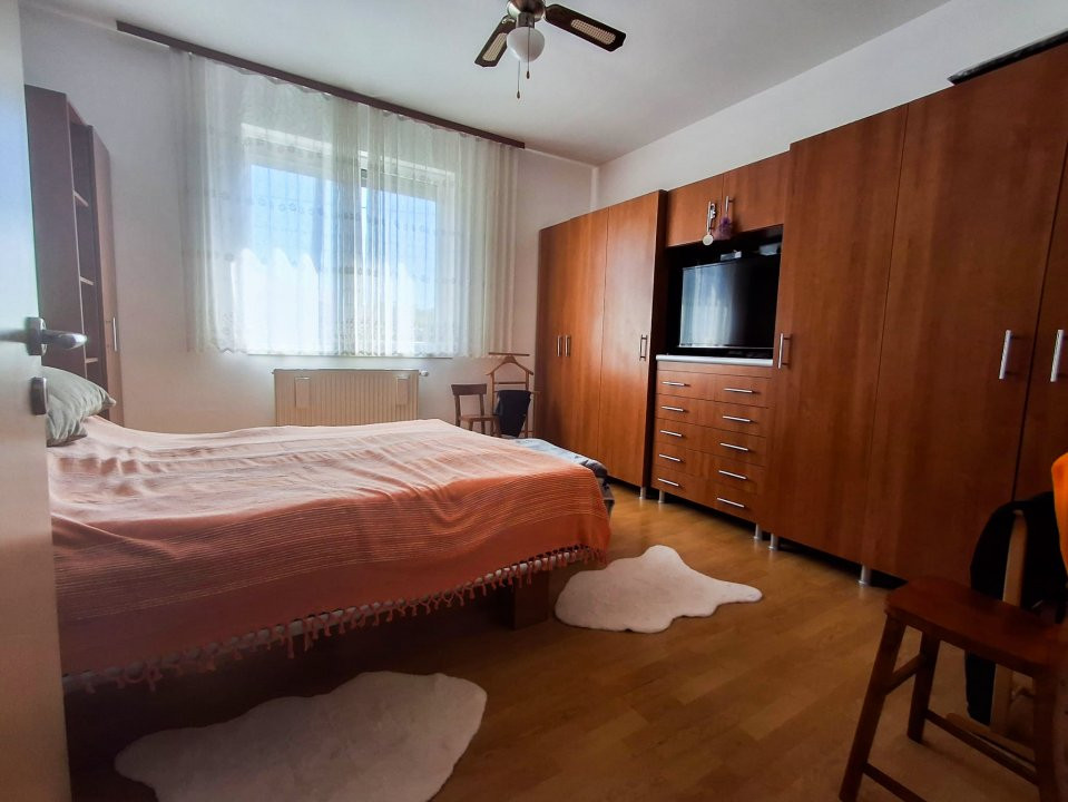 Casa individuala cu 8 camere si teren de 832 mp de vanzare, zona Girocului 14, foxfort.ro