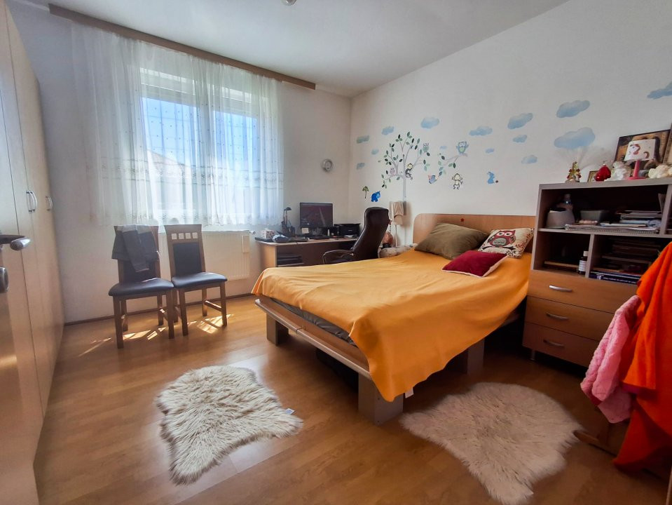 Casa individuala cu 8 camere si teren de 832 mp de vanzare, zona Girocului 15, foxfort.ro