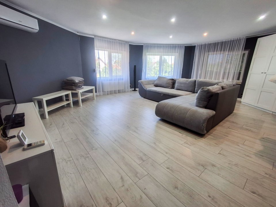 Casa individuala cu 8 camere si teren de 832 mp de vanzare, zona Girocului 16, foxfort.ro