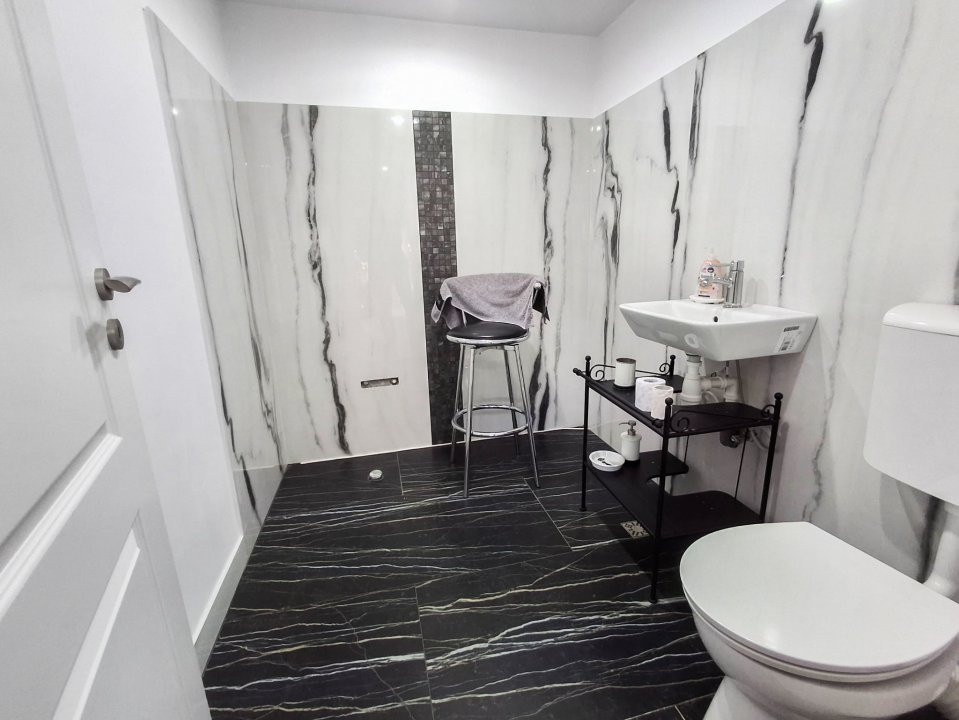 Casa individuala cu 8 camere si teren de 832 mp de vanzare, zona Girocului 19, foxfort.ro