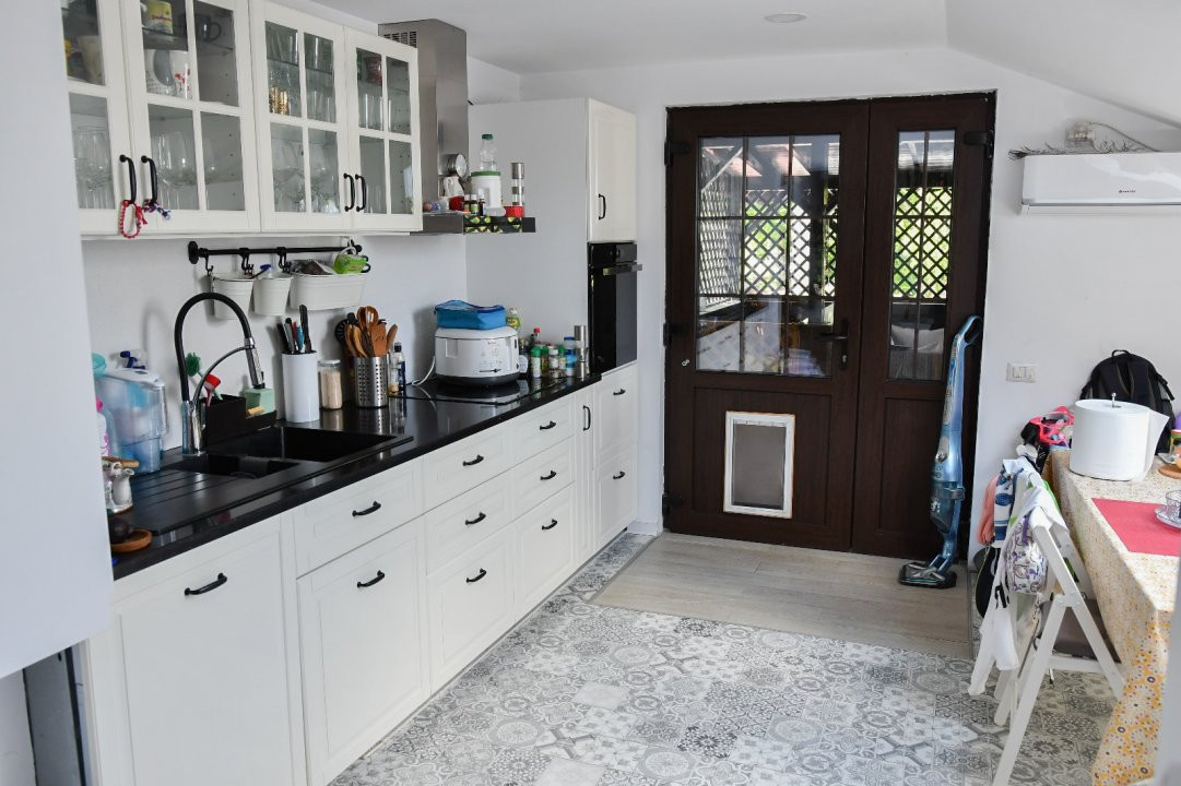 Casa individuala cu 8 camere si teren de 832 mp de vanzare, zona Girocului 23, foxfort.ro