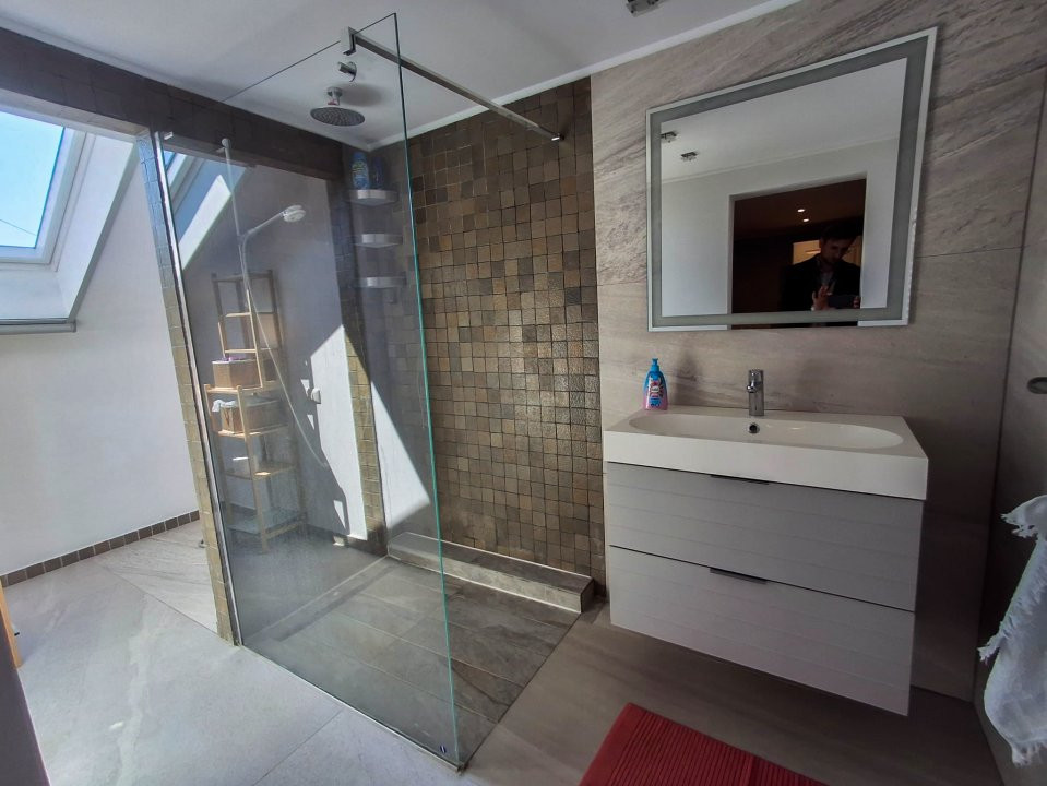 Casa individuala cu 8 camere si teren de 832 mp de vanzare, zona Girocului 26, foxfort.ro