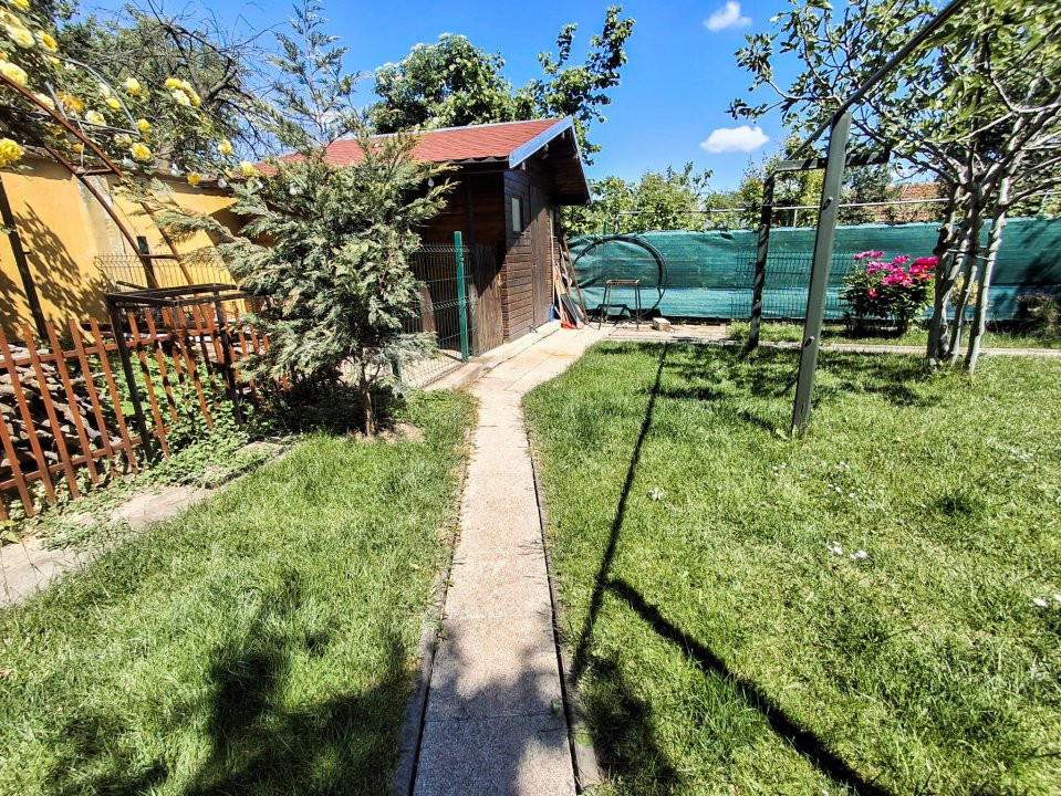 Casa individuala cu 8 camere si teren de 832 mp de vanzare, zona Girocului 29, foxfort.ro